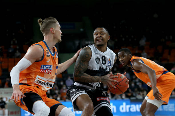 战术多变 战术多变